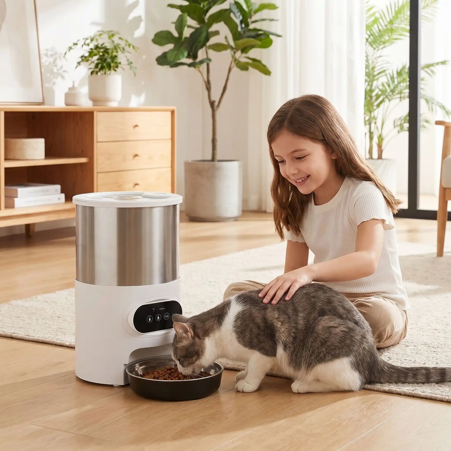 Distributeur croquette connecté 4.5L chat qui mange